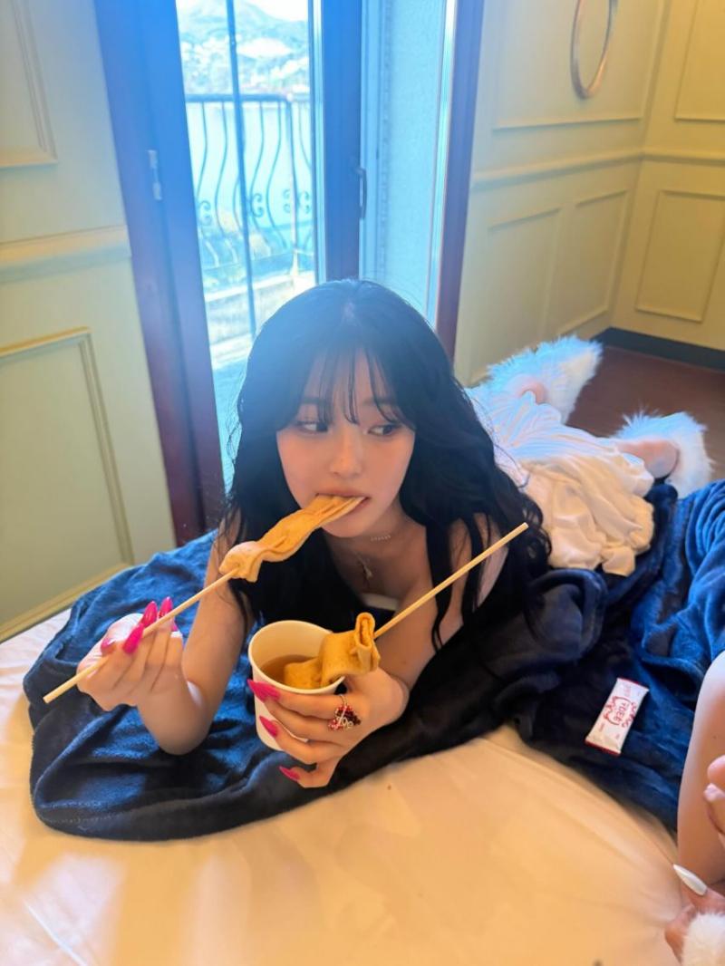 어묵먹는 프로미스나인 지헌 채영