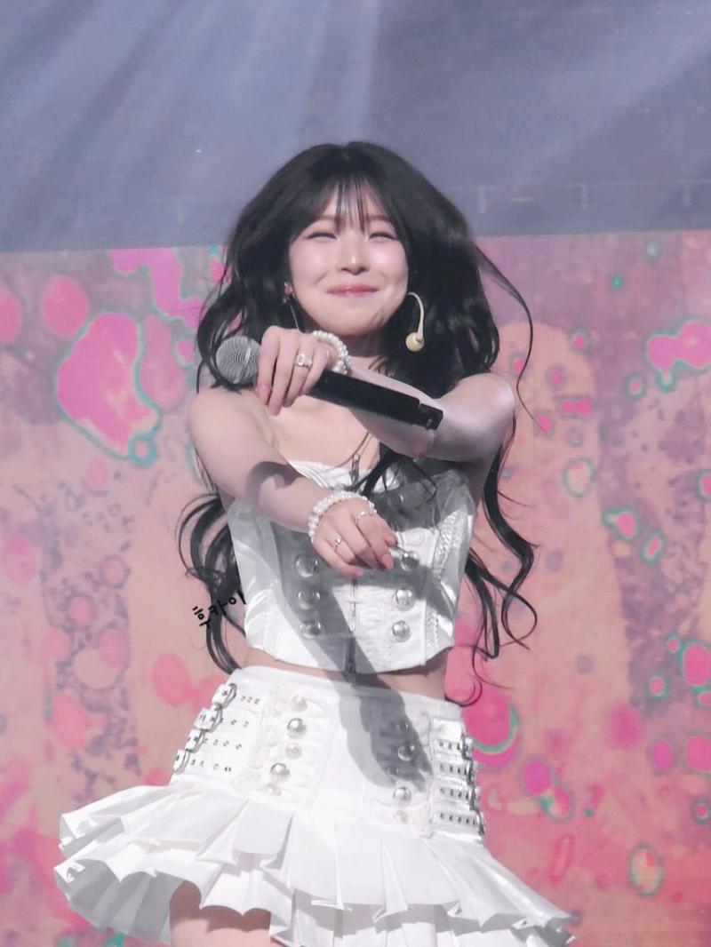 프로미스나인 백지헌