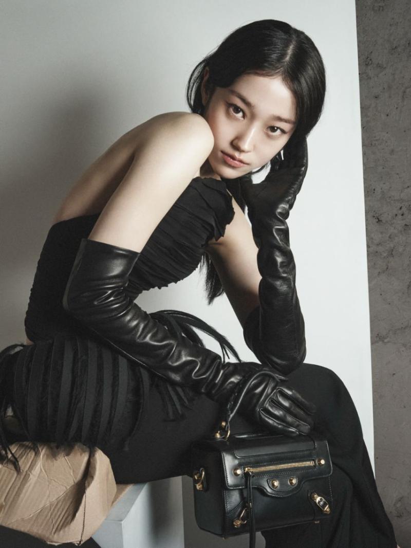 노윤서 BALENCIAGA