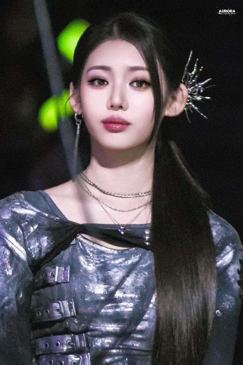 베이비몬스터 로라