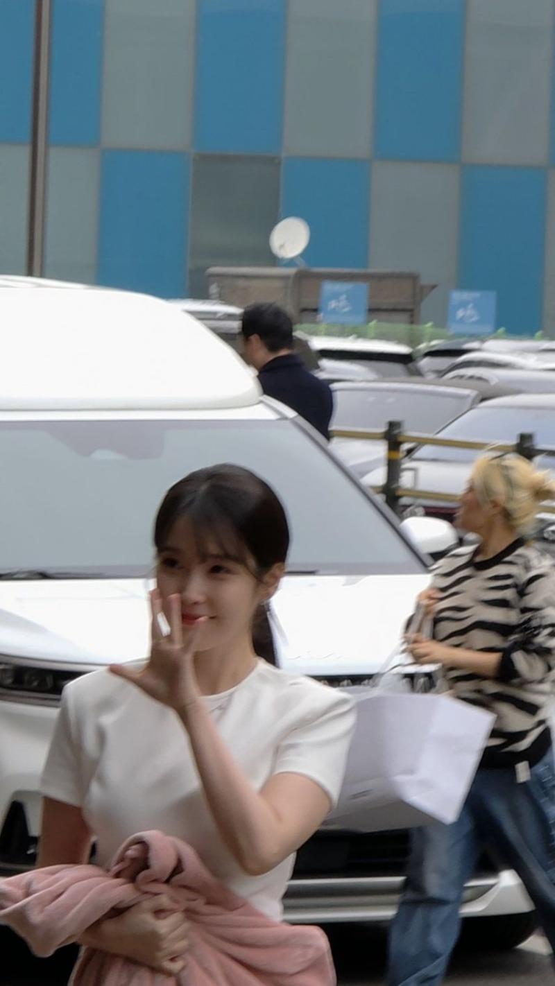 감탄만 나오는 최근 아이유