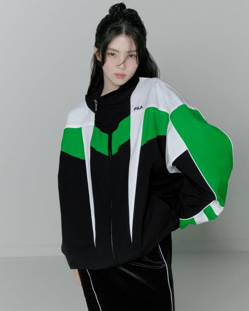 배우 한소희, 휠라 26 S/S 헤리티지 컬렉션 화보.JPG