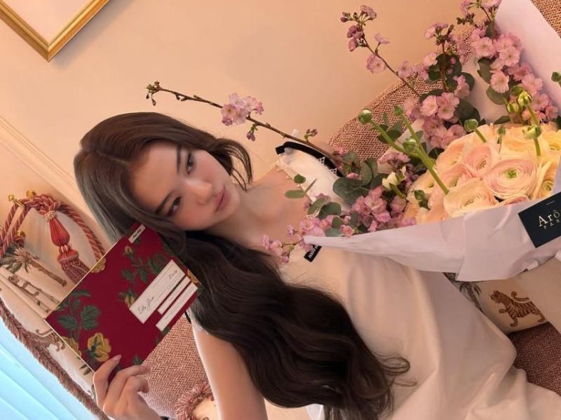 MEOVV (미야오) 엘라