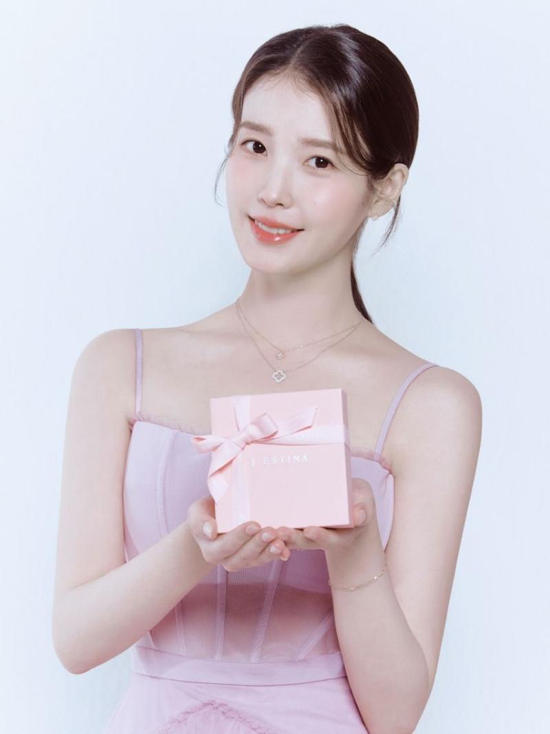 아이유 제이에스티나