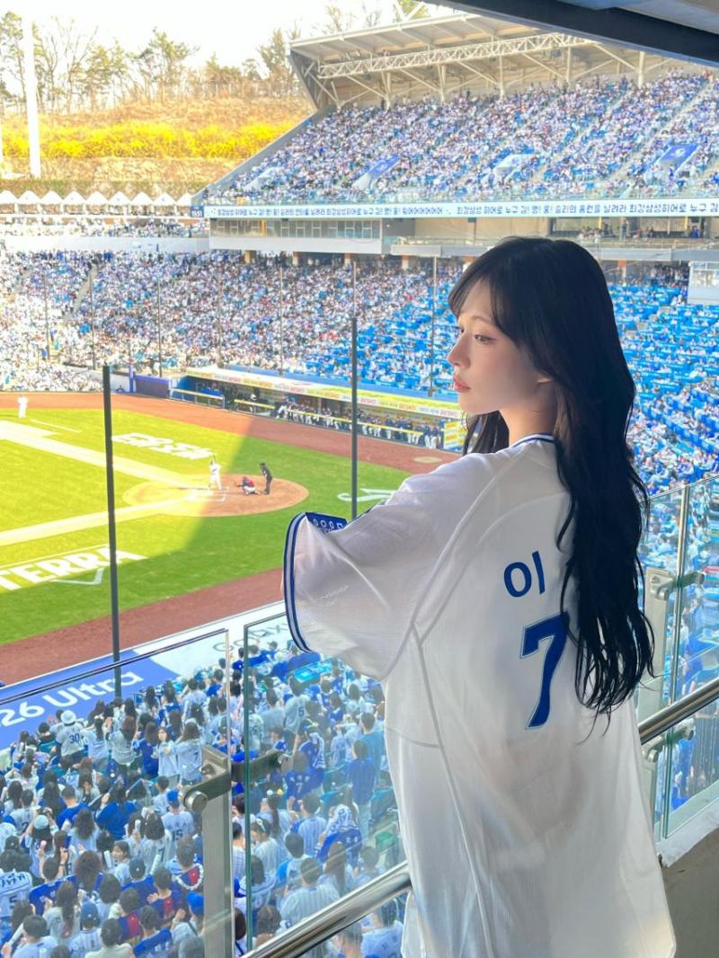 프로미스나인 이채영