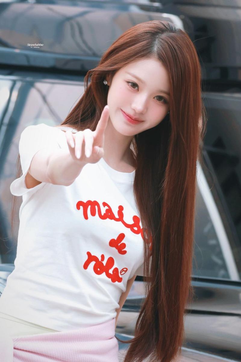 260401 로라로라 서촌 플래그십스토어 포토월 아이브 장원영