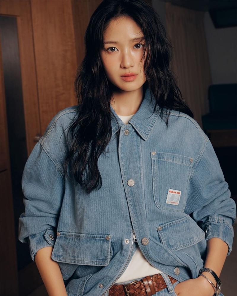 엘르코리아 인스타그램 배우 김혜윤(With 코닥어패럴)