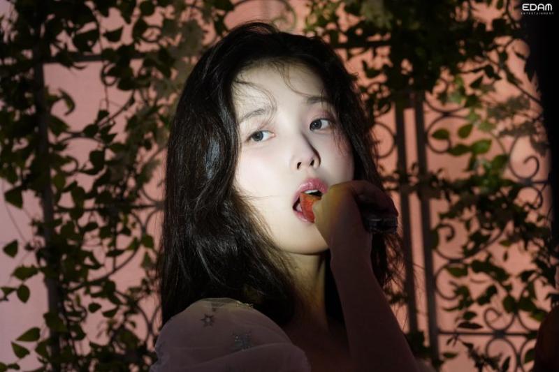 아이유 ELLE 비하인드