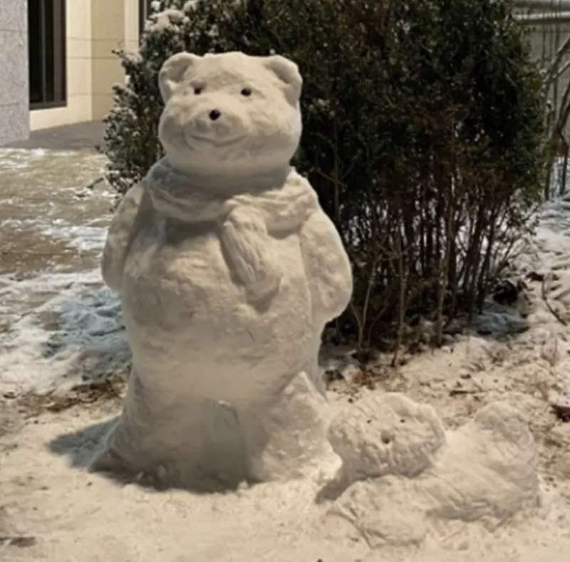 눈오면 소환되는 눈사람 장인들.jpg