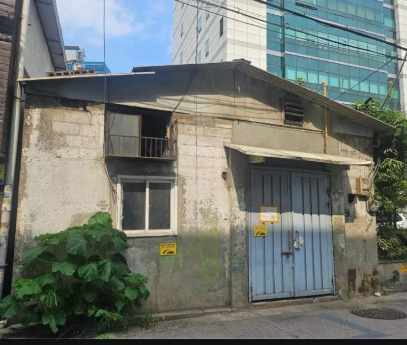 성수동의 어느 허름한 집.jpg