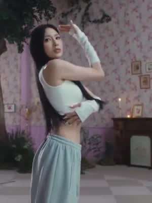 묵직 흰나시 'Love Me More' 에이핑크 오하영