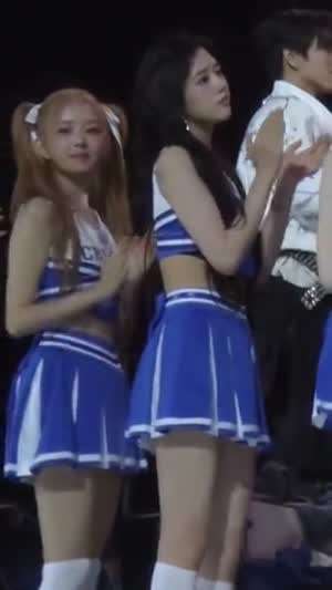 안유진 히프 툭 툭, 레이