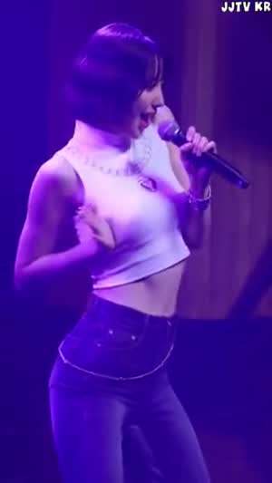 하이키 리이나 밀착 흰 크롭나시 청바지