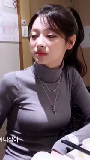 은근히 묵직한 미야오 안나..브라 비치는 회색 골지 폴라티.mp4