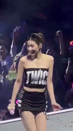 물장난하는 뭉클 튜브탑 트와이스 사나 즐거운 시간 (2)