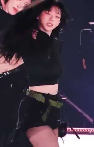 묵직 크롭 긴팔티 검스 에스파 카리나