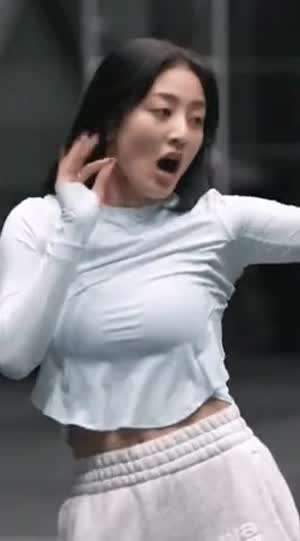 트와이스 지효 묵직한 가슴 흰티.mp4