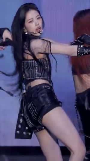 아이브 안유진 원오프솔더 크롭탑 니플패치 노출.mp4