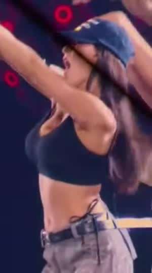 측면에서 본 트와이스 지효 스포츠브라 & 크롭나시 묵직한 바운스