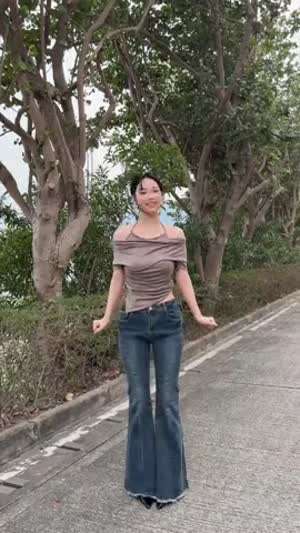 청바지가 잘 어울리는 카리나 ㅋㅋㅋ