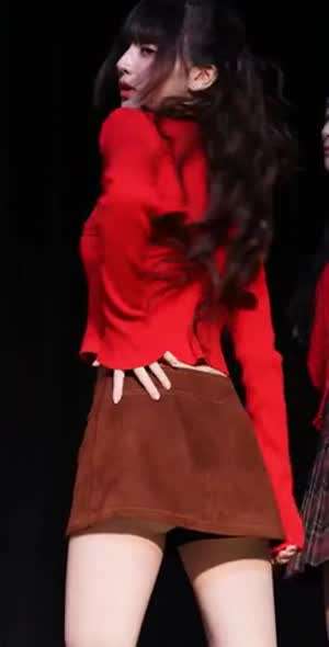 트리플에스 곽연지 뒤돌아 보는 치마 엉밑살.mp4