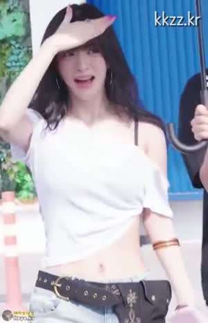 하얗고 예쁜 프로미스나인 이채영