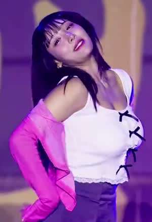 라잇썸 한초원 역동적인 가슴 출렁임.mp4