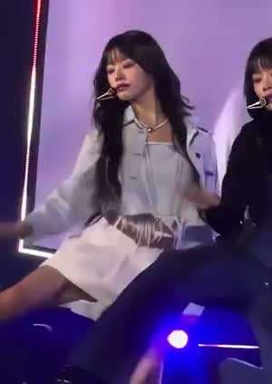 아이브 장원영 조명에 빛나는 흰 테니스 치마 블랙 속바지.mp4