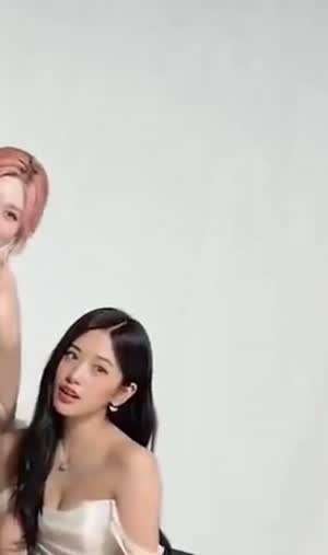 에겐력 뿜뿜한 오프숄더 드레스 아이브 안유진