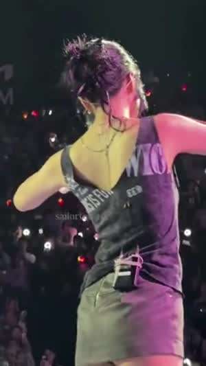 트와이스 미나 TT 짧은 치마 검정 속바지 뒤태