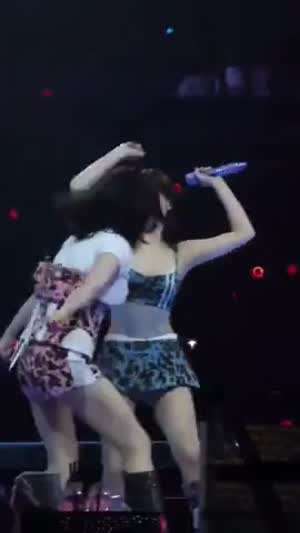 정연이한테 끼부리는 호피 트와이스 나연 ㅋㅋ