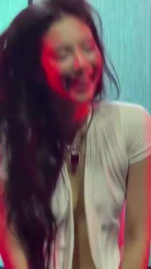 블랙핑크 제니 집중하게 하는 헐렁한 틈.mp4