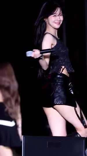 하체가 좋은 프로미스나인 백지헌