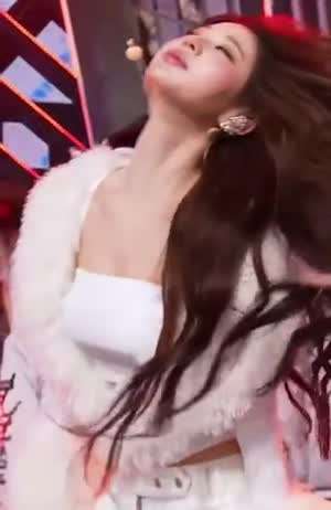 올화이트 아이브 장원영 뮤직뱅크 '뱅뱅' 무대 움짤 (약스압)