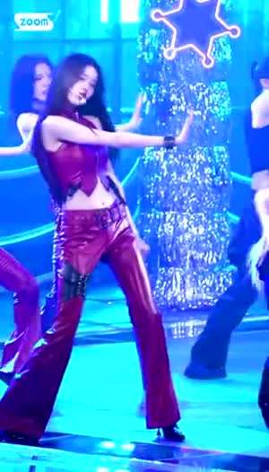 빨간 에나멜 의상 아이브 장원영 'BANG BANG' 인기가요 무대 움짤