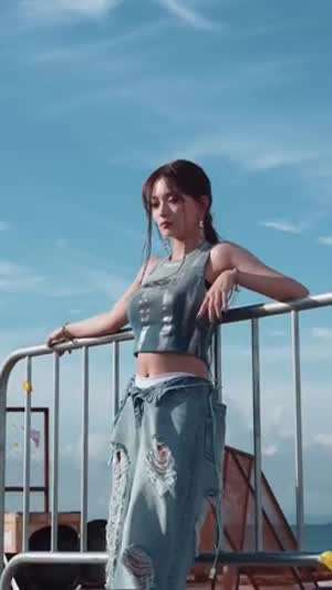 프로미스나인 이나경 인스타 D 크롭 민소매 인형 미모.mp4