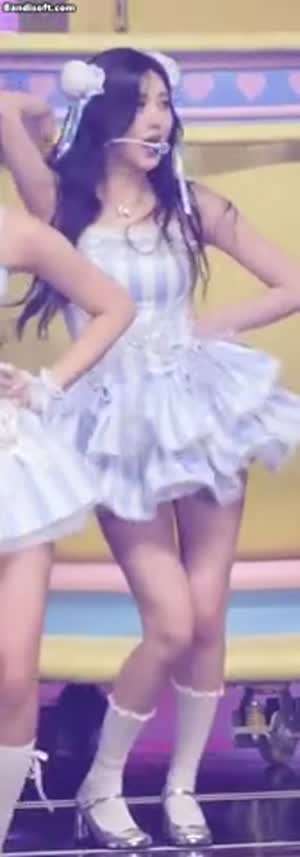 [아이브] 치마 살랑살랑 가을..gif