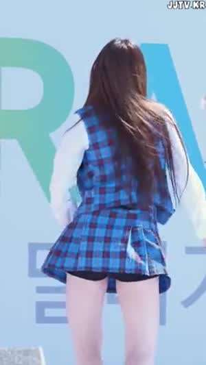 체크 치마 검정 속바지 꿀벅지 스테이씨 세은