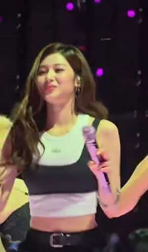 콘서트 마지막까지 팬들한테 손 흔드는 트와이스 사나