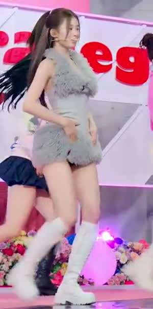 볼때마다 놀라운 트와이스 사나의 짧은 의상