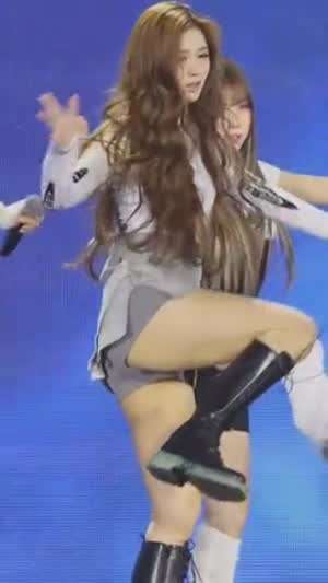 허벅지마저 이쁜 설윤