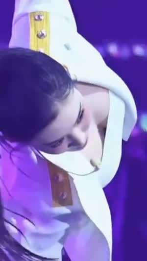 앵글 예술인 트리플에스 지연 슴골