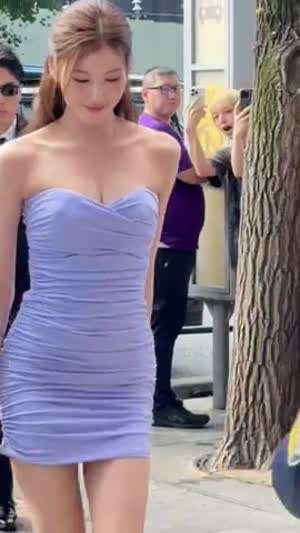 트와이스 사나 타이트한 연보라색 미니드레스 몸매