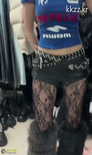 의상 피팅하는 레드벨벳 슬기