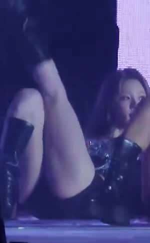 바닥 안무 하는 아이들 미연 허벅지