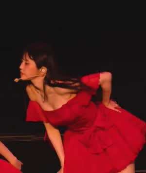 프로미스나인 송하영 은근한 빨간 오프숄더