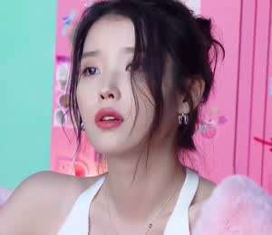 아이유 2022 시즌그리팅 비주얼