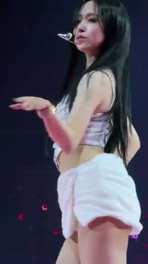 수건 치마 핫팬츠 뒤태 트와이스 미나 (2)