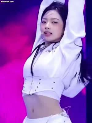 [키키] 배꼽 보이는 키야..gif