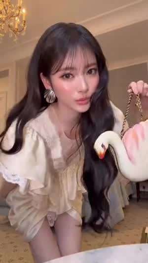 MEOVV (미야오) 안나